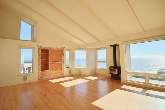 Before image of a condo staged in Santa Cruz near the Boardwalk